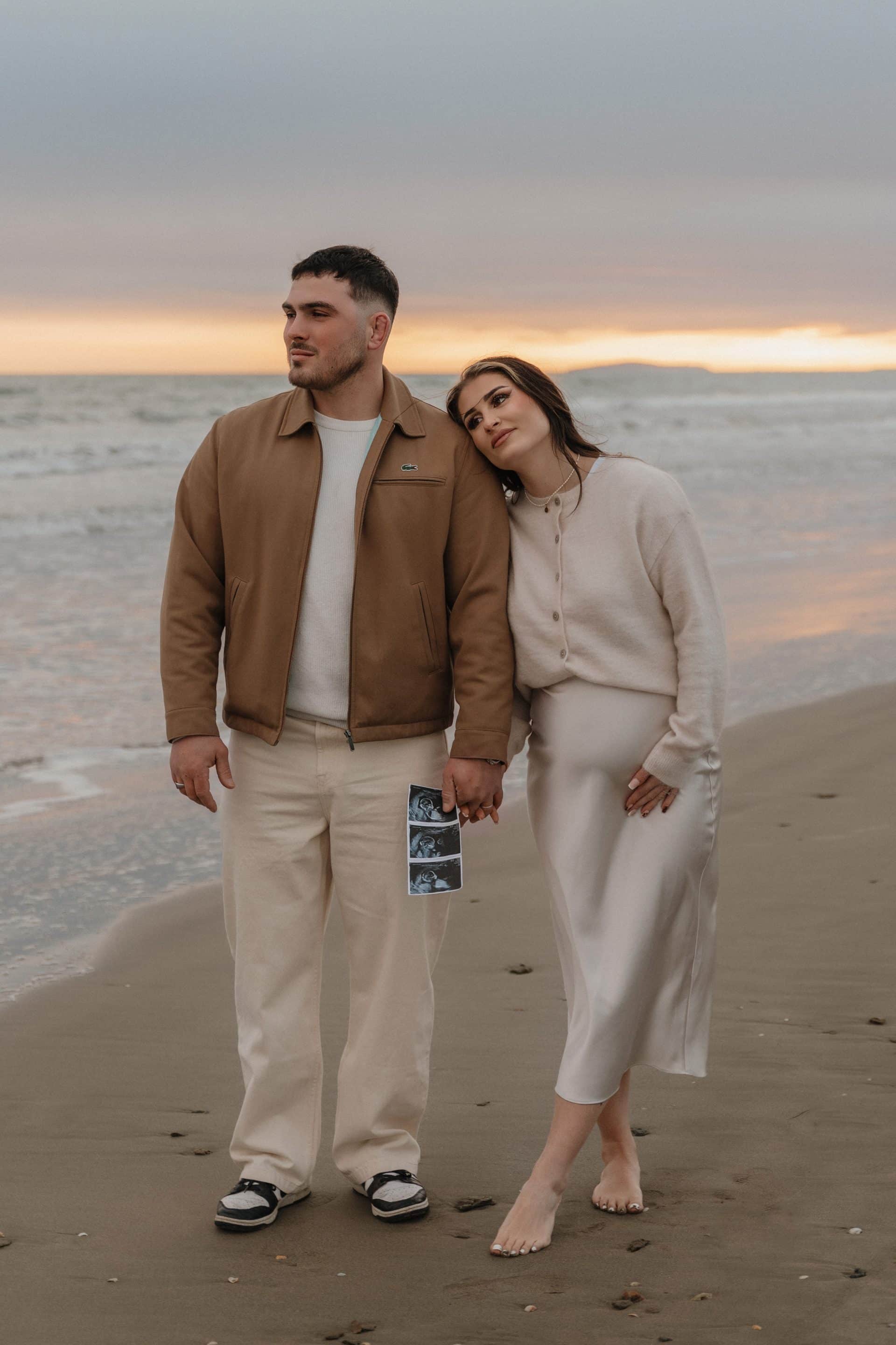 Sandra et dénis photographie grossesse plage Montpellier, Hérault
